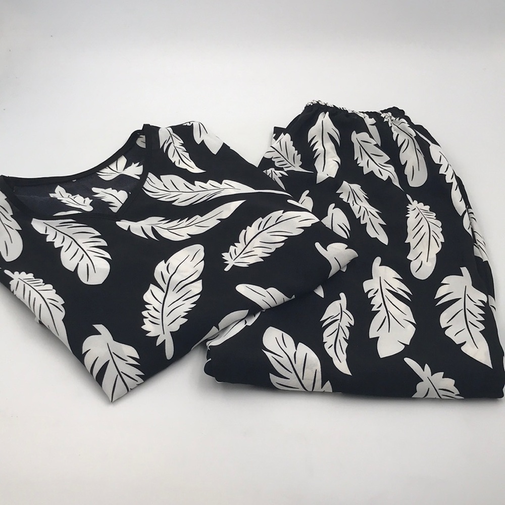 Imported Black & White Feather Lounge/Paja…